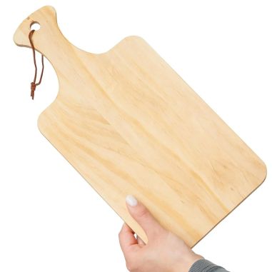 Tabla de cortar Daxton | Madera de pino reciclada | Con asa Personalizada 101513378