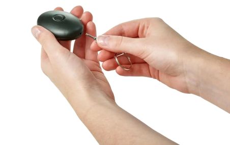 Llavero con Linterna y Alarma Personal | Goodie