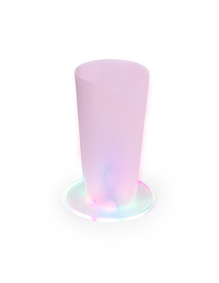 Posavasos de acrílico con 6 LEDs personalizado, con un vaso encima iluminado
