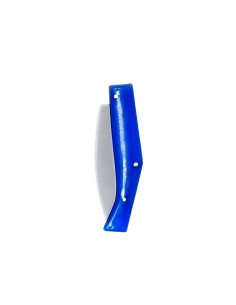 Navaja de acero inox con mango de ABS y hoja punta de espada personalizada con mango azul, vista de perfil cerrada