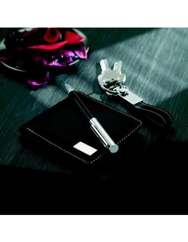 Bolígrafo, llavero y cartera 7KC7109