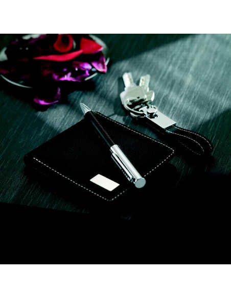 Bolígrafo, llavero y cartera 7KC7109