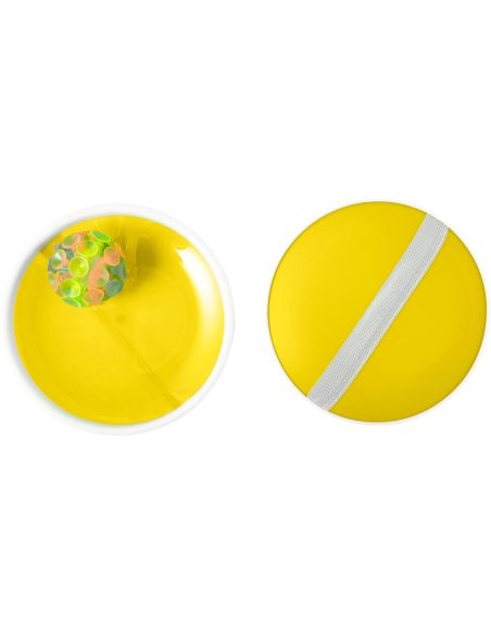 Set de palas de PP y pelota con ventosas personalizado en amarillo, detalle de la pelota y zona de impresión marcada