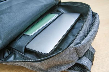 Mochila para PC de rPET con Puerto USB Personalizada | Goodie