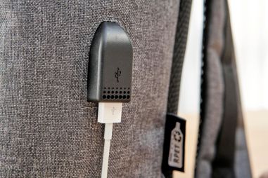 Mochila para PC de rPET con Puerto USB Personalizada | Goodie