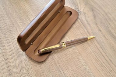 Bolígrafo de Madera de Nogal con Estuche Personalizado | Goodie
