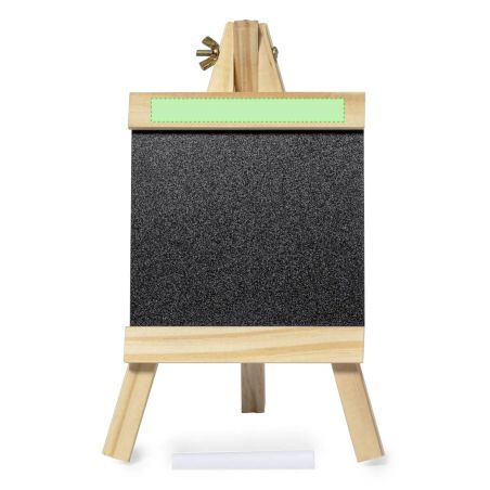 Pizarra de madera en formato atril personalizada con logo en verde en la parte superior