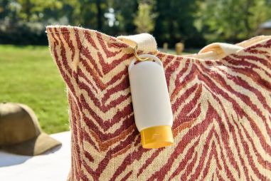 Loción Solar SPF 30 Personalizada | Bote con Mosquetón | Goodie