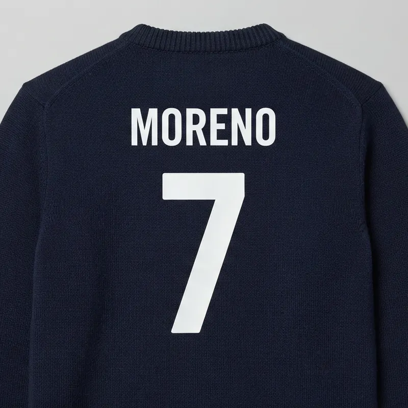 Jersey personalizado con nombre y número en la espalda