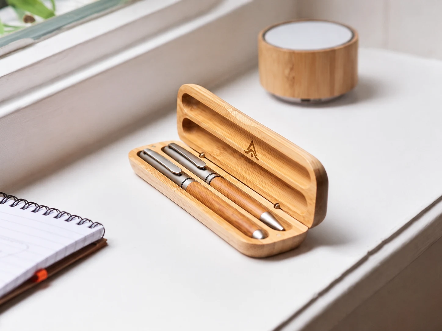 Set de bolígrafo y roller de bambú personalizado en estuche de madera
