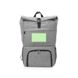 Bajo la cremallera de la cara principal