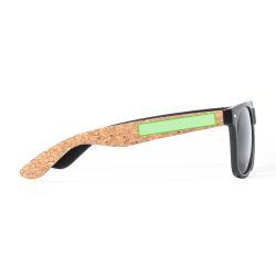 En la patilla izquierda