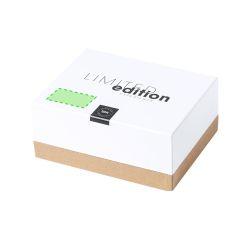 En la tapa de la caja de presentación