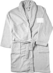 Logo en la parte izquierda del pecho