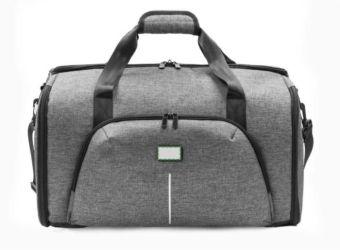 En la placa de metal