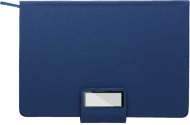 En la placa de metal