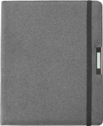 En la placa de metal