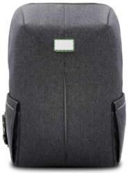 En la placa de metal